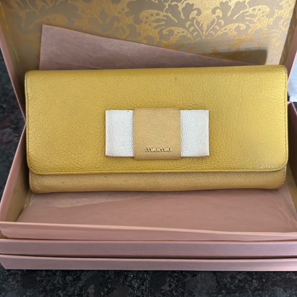 🌺💛 Great Gift‼️ Lovely Miu Miu long leather wallet in the box. 💛💛💛 - Picture 1 of 6